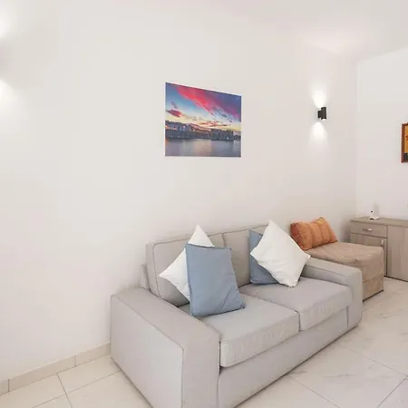 Trilocale Corso Italia 22 Piano Terra Con Spazio Esterno Holiday home